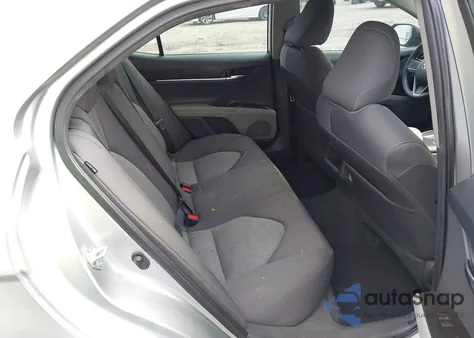 2021 Toyota Camry Le z USA, uszkodzony, nr VIN 4T1C11AK9MU599703